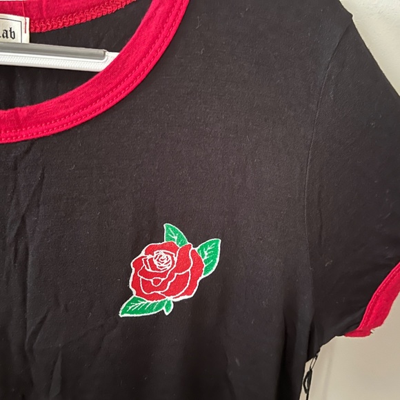 Pretty Rose T Shirt, Small, Women, Black & Red, New With Tags - Picture 7 of 9